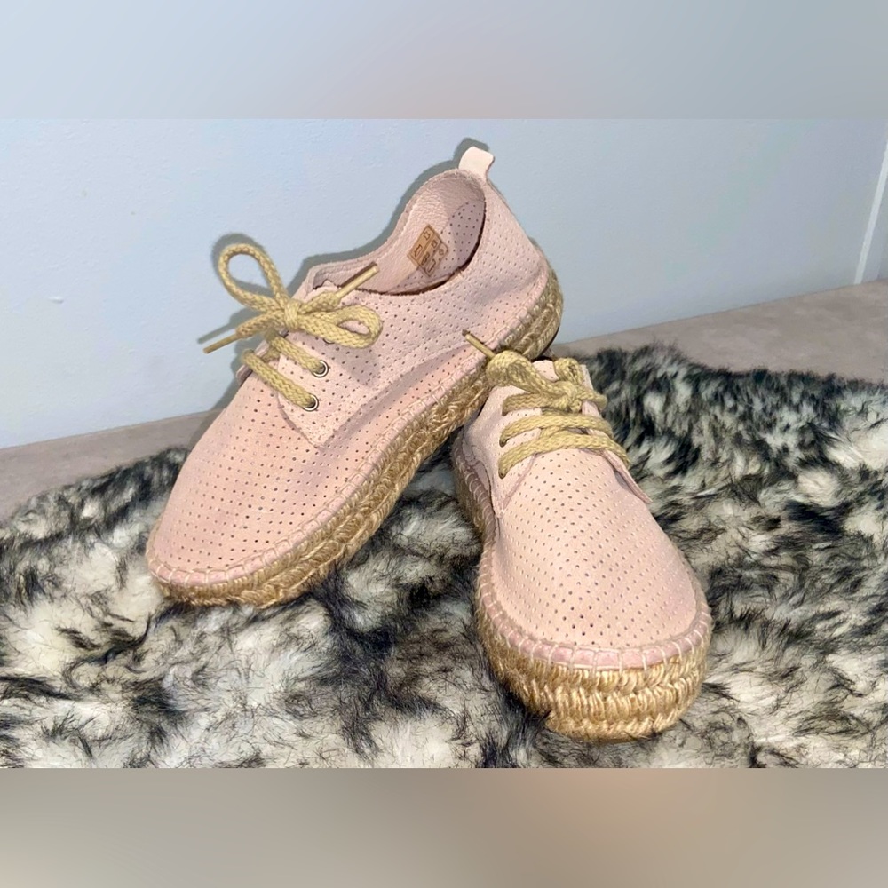 ⭐️HOST PICK⭐️ Camelot Twine Platform Mesh Shoe Beige/Tan Size 4 Kids